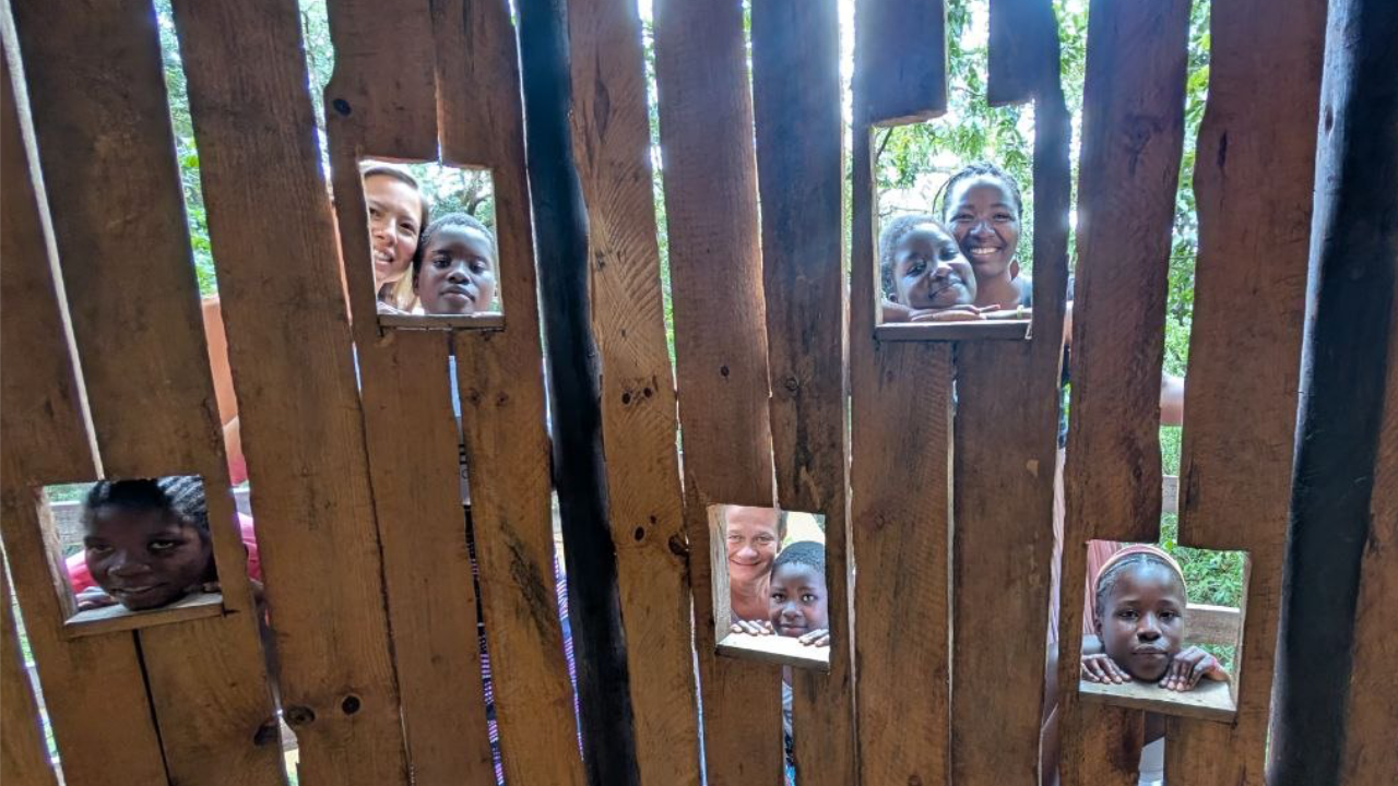 Malawi children on birdwatch